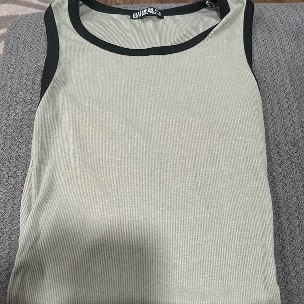 ⭐️2/$10 - Cotton On Green Tank